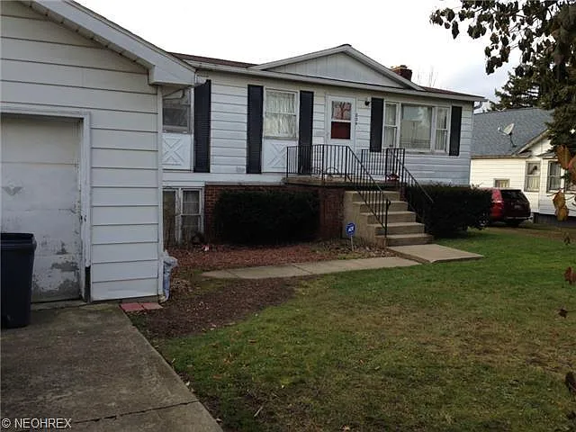 224 Center St photo 1