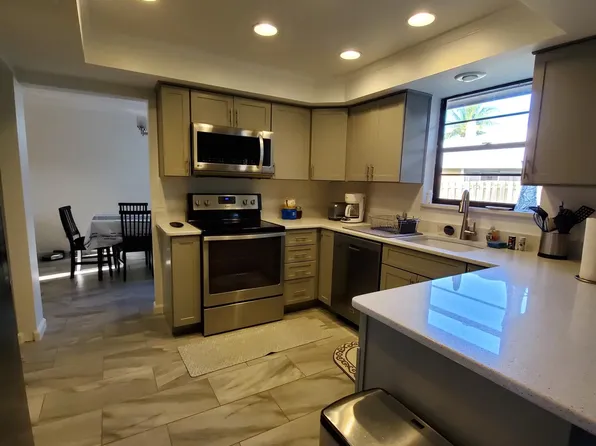 3163 SE Quanset Cir, Stuart, FL 34997