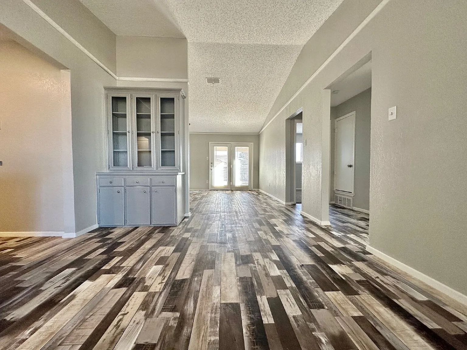 4 bed, 2.0 bath, 1689 sqft, $1,695 — Photo 4