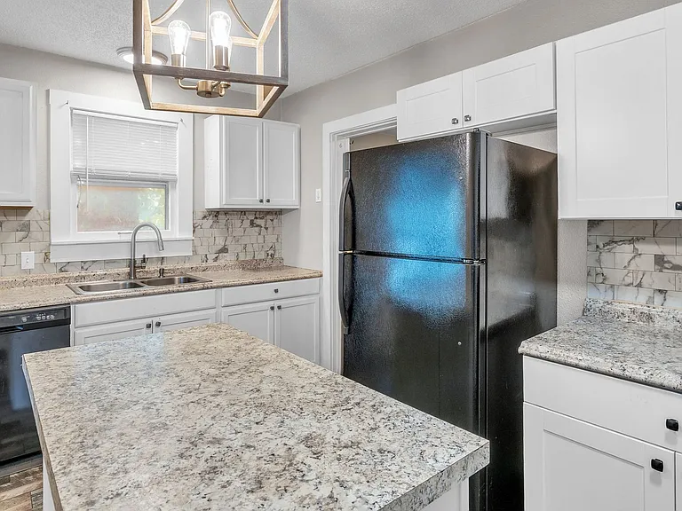 3515 E King Pl — Photo 43