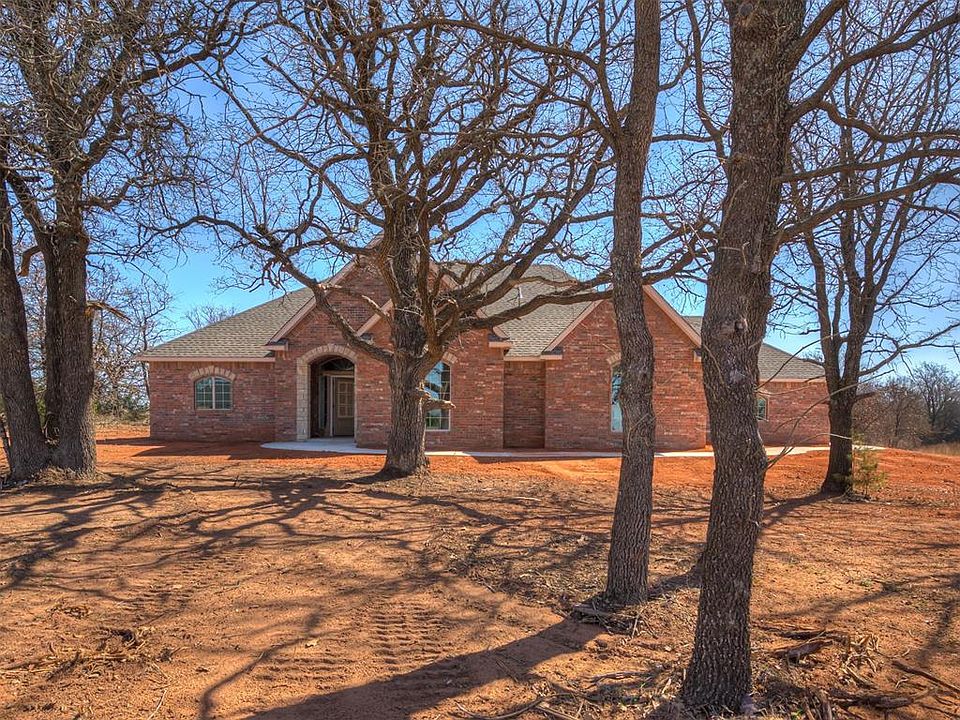 1st image of 1213 Twin Oaks Dr