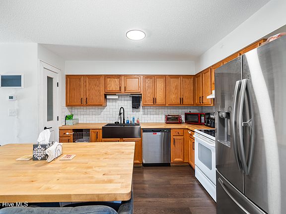 4th image of 143 Sutton Drive