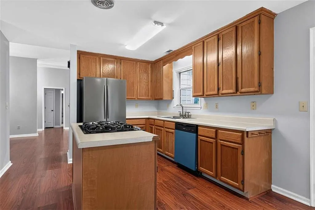3 bed, 2.0 bath, 1466 sqft, $2,040 — Photo 3