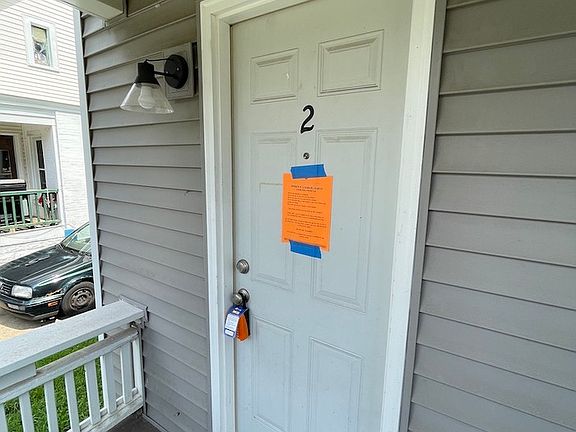 2nd image of 816 Prospect Ave NE #2