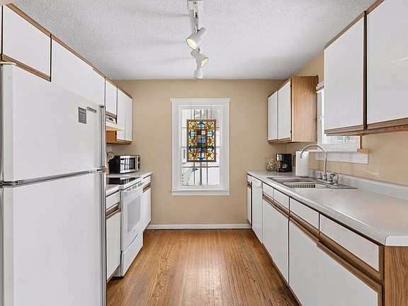 3rd image of 147 1st St