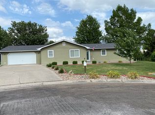 9 Prairie Dr, Iola, KS 66749