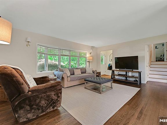 5th image of 60 Everdell Ave
