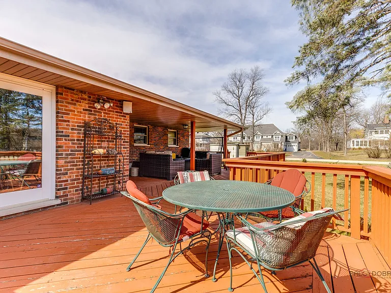 1447 Carol Ln — Photo 32