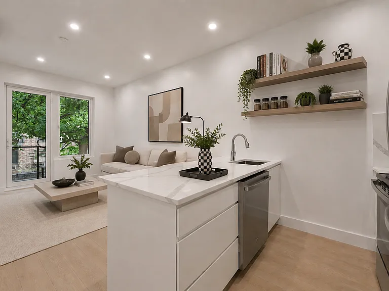 461 Lexington Ave #2B — Photo 1