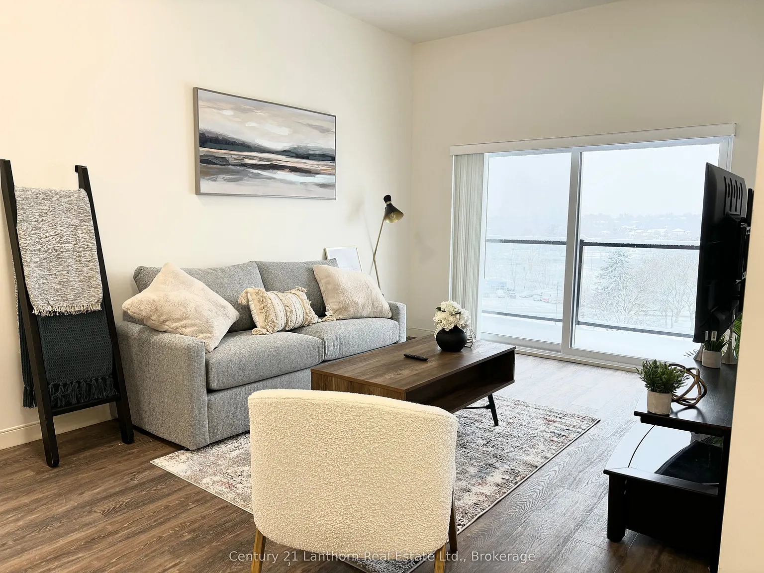 2 bed, $1,960 — Photo 2