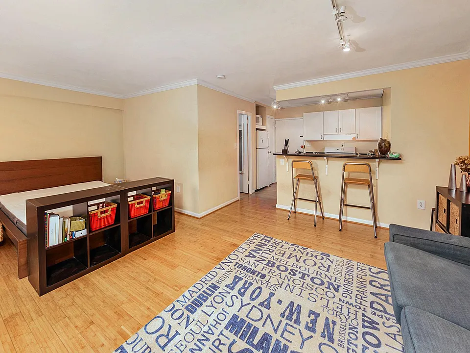 2030 F St NW #209