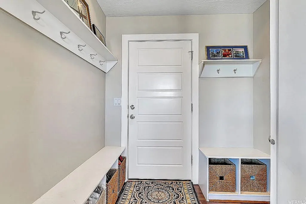 3 bed, 2.5 bath, 1750 sqft, $1,995 — Photo 4