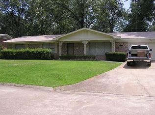 205 Wildwood Dr, Texarkana, TX 75501