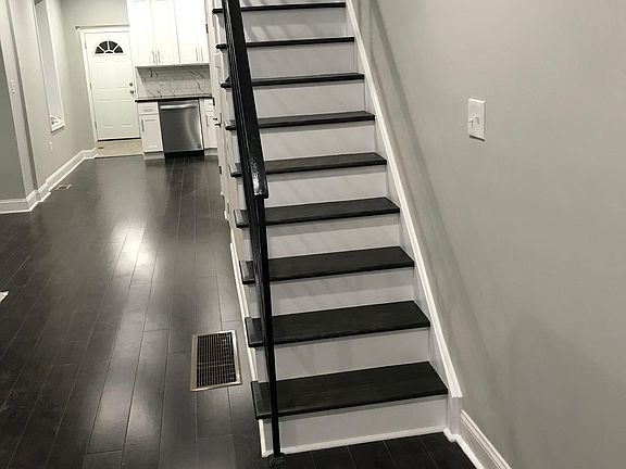 3rd image of 3050 Aramingo Ave