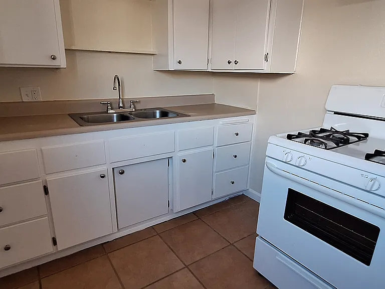 13457 1/2 Filmore St #13457-1/2 — Photo 8