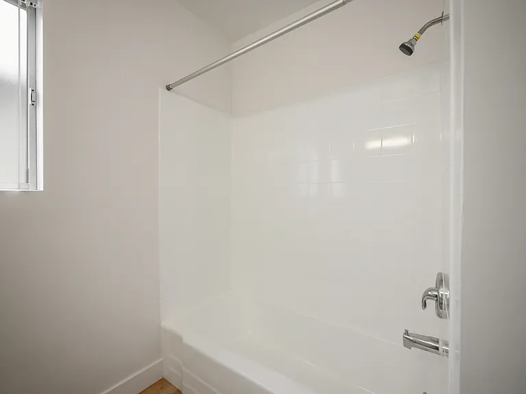 1416 Amherst Ave #6 — Photo 16