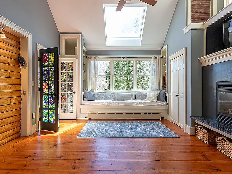 1st floor bedroom (could be used as master as well)