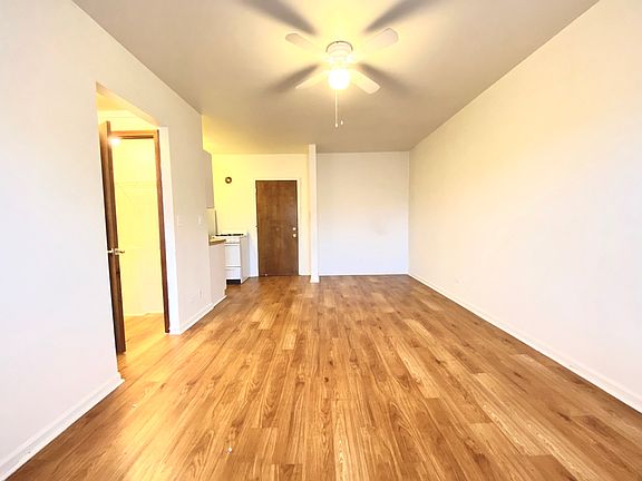 2nd image of 4031 N Kenmore Ave APT 310