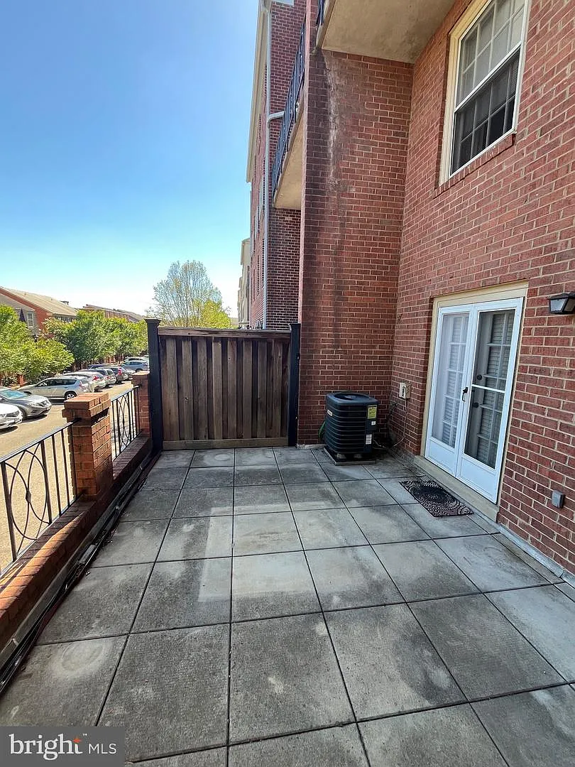 2 bed, 2.5 bath, 1210 sqft, $4,250 — Photo 4