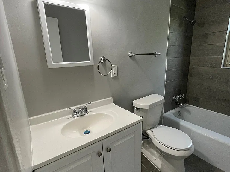 5100 Lee Rd #13 — Photo 8