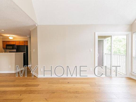 4th image of 2516 Cranbrook Ln APT 11