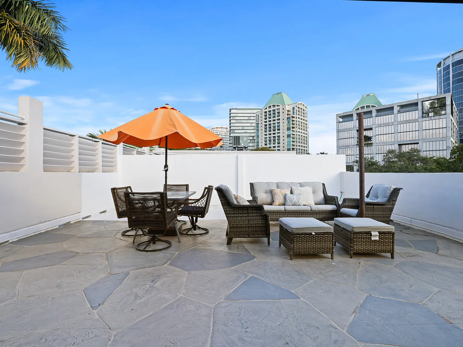 3242 Mary St — Photo 1
