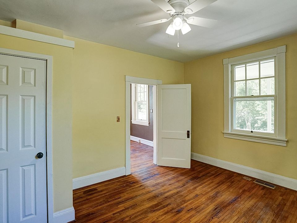 25th image of 1421 Arrington Rd