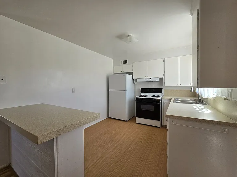 2412 Rosina St — Photo 8