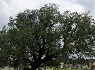 100 Grand Vw, Floresville, TX 78114