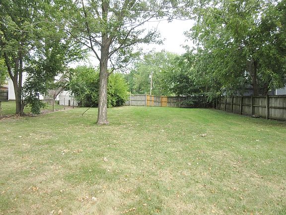 5th image of 1008 S Halliburton St