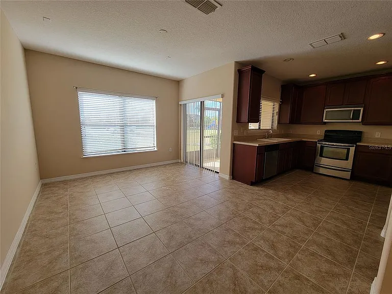 2223 Seven Oaks Dr — Photo 10