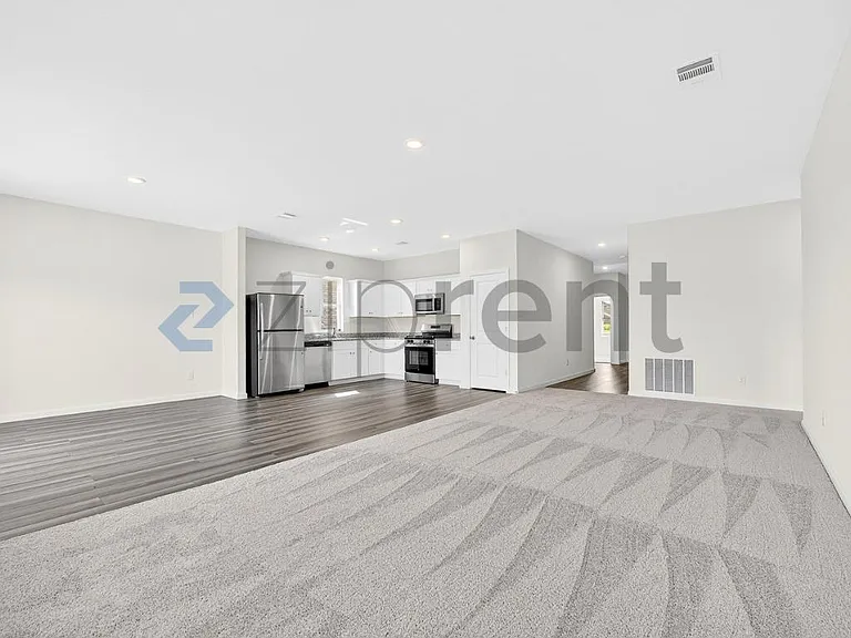 1317 Kennedy Rd — Photo 4