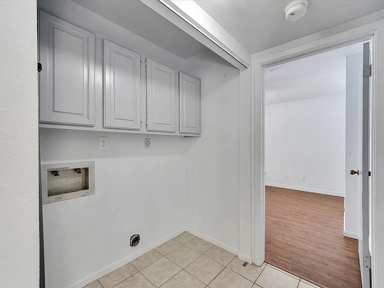 1129 W San Antonio St — Photo 20