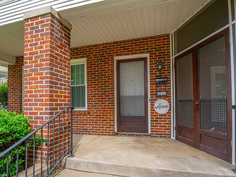 303 N Woodrow St — Photo 27