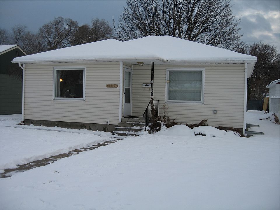 1st image of 217 S Ave W