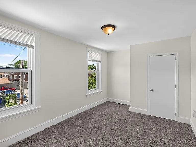 223 N New St — Photo 37
