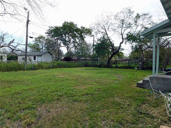 3rd image of 1108 Whitaker Dr