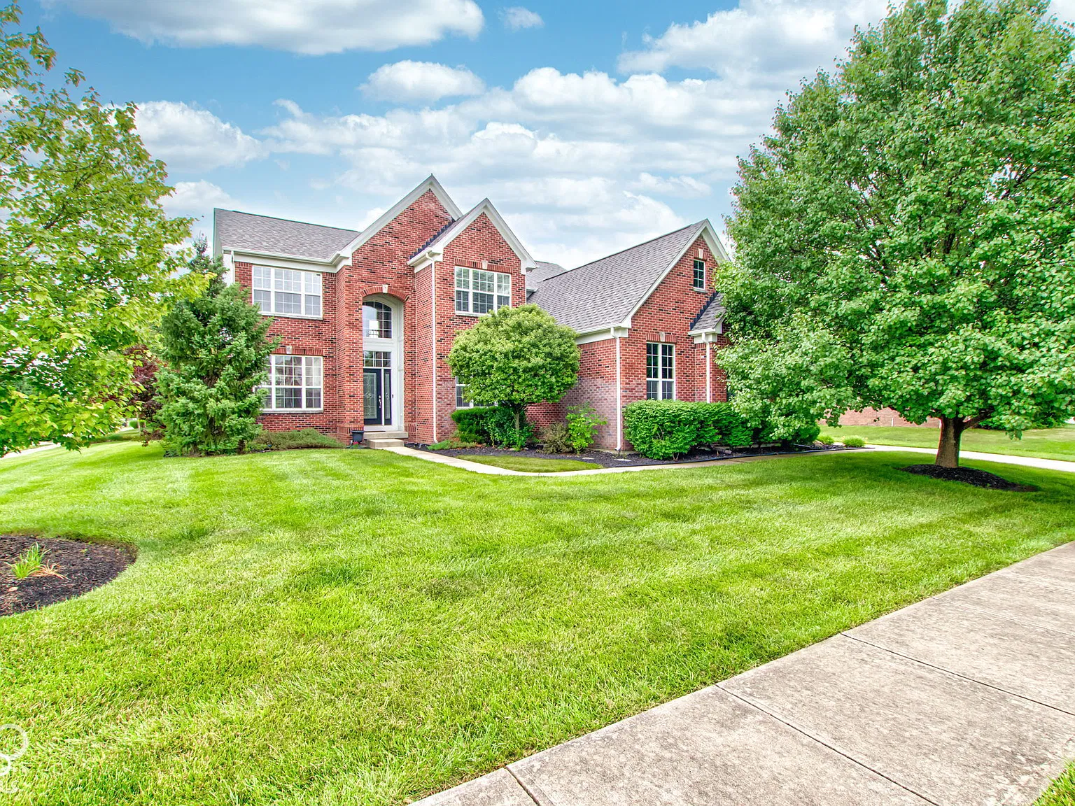 4 bed, 2.5 bath, 4500 sqft, $3,800 — Photo 3