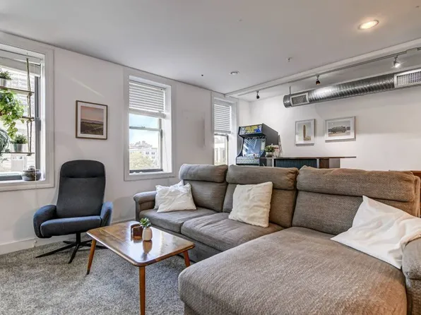 8 S Old State Capitol Plz, Springfield, IL