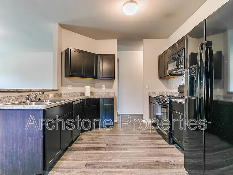1308 Dustin Dr — Photo 11