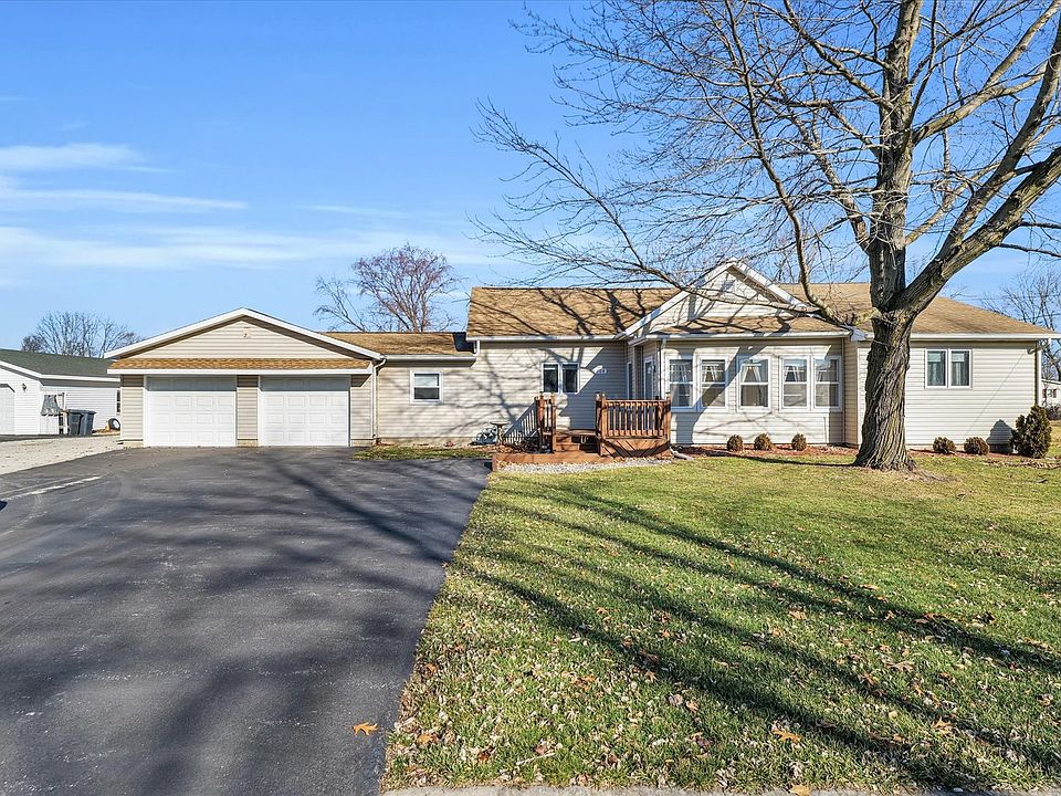 208 E Main St, Camargo, IL 61919 | Zillow