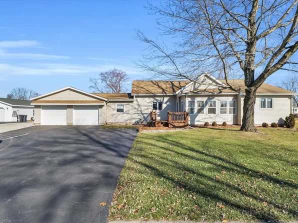 208 E Main St, Camargo, IL 61919