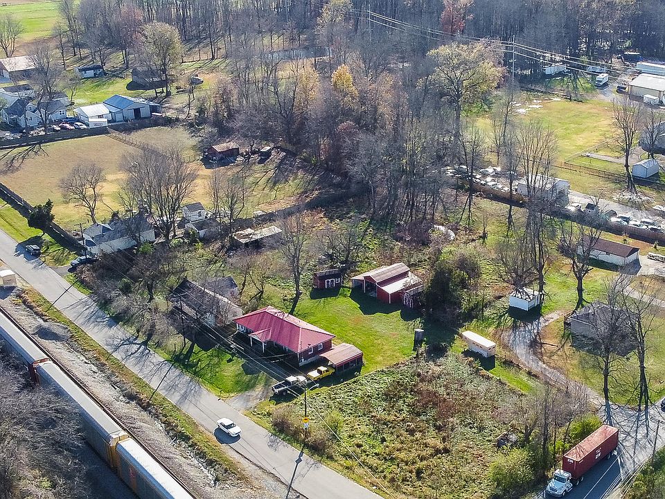 1st image of 9204 Farmers Ln