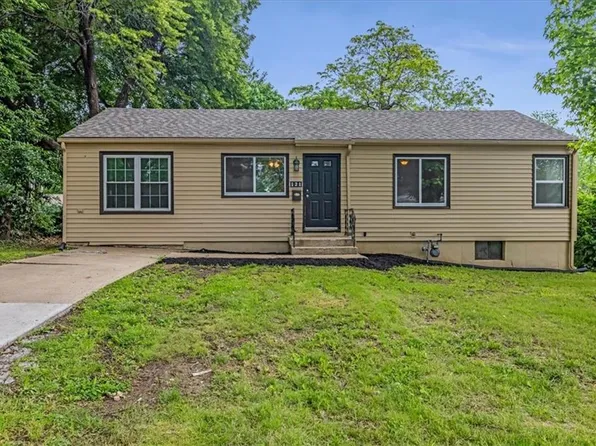 121 N Peck Dr, Independence, MO 64056