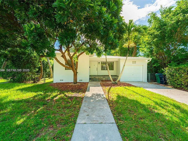 5490 SW 57th Ave — Photo 2