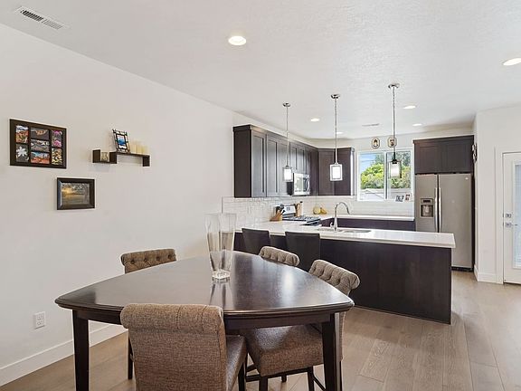 2nd image of 1422 E Komenda Way
