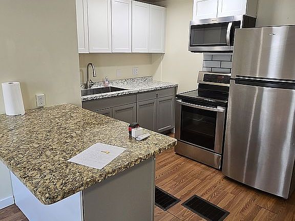 2nd image of 276 E Broadway