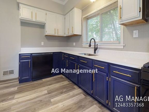 3rd image of 158 Lincoln St