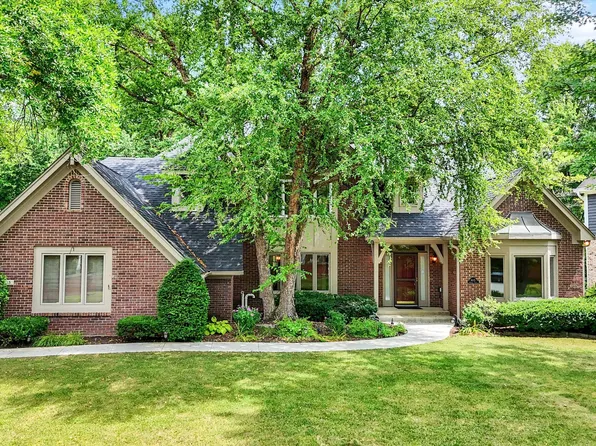 9015 Admirals Pointe Dr, Indianapolis, IN 46236