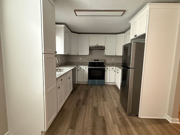 5th image of 831 Glenridge Dr S